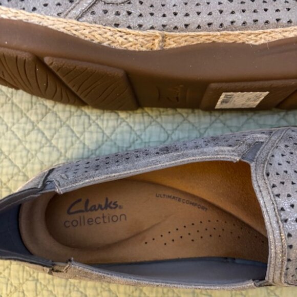 Clark's silver slip-ons size 9.5 - Picture 3 of 3
